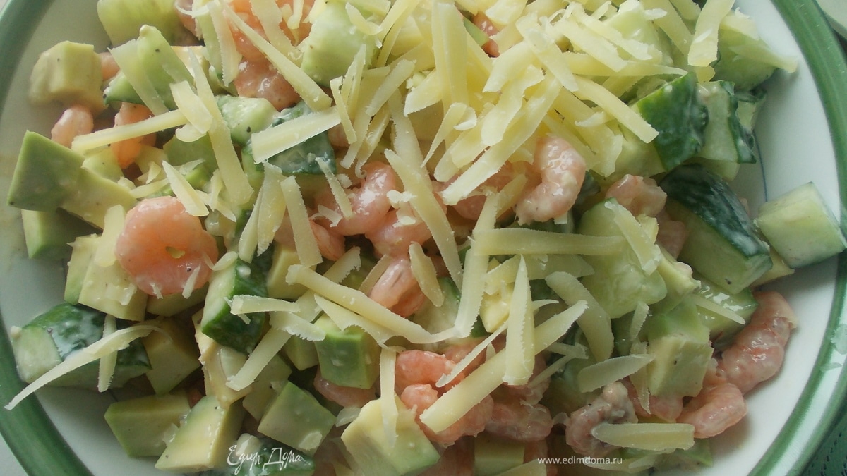 Салат из авокадо и креветок с имбирной заправочкой