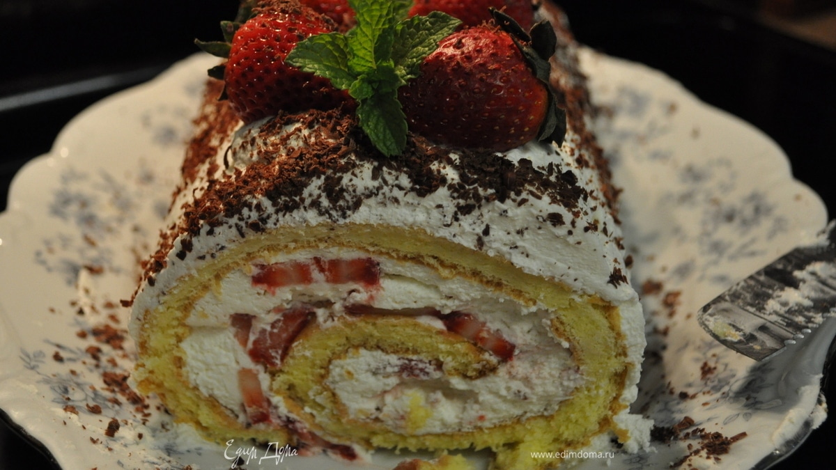 Клубничный торт- рулет