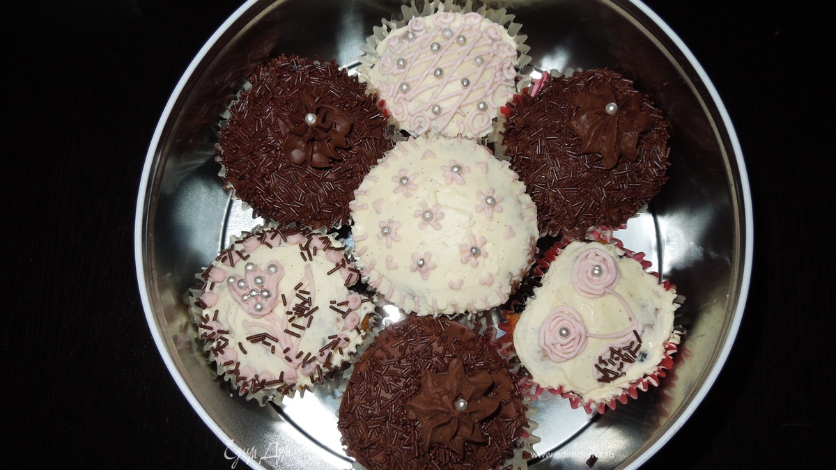 Шоколадные пирожные с шоколадным и ванильным кремом