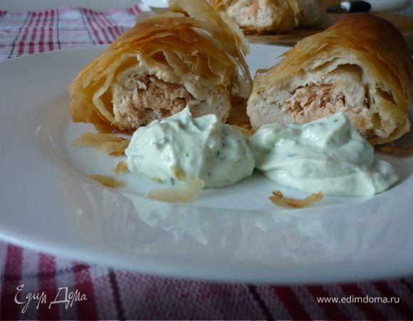 Рулет с рыбой из теста фило