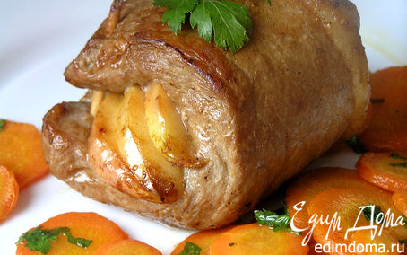Рецепт Сочный шницель с яблоками и морковным гарниром