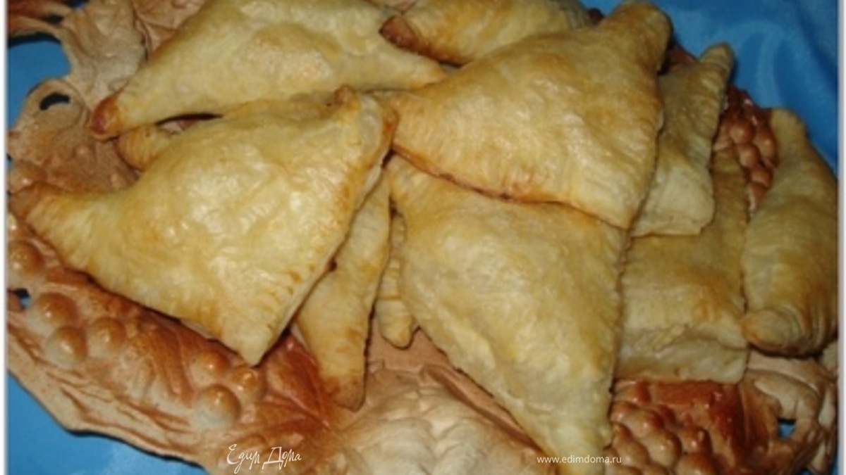 Творожные конвертики из слоеного теста