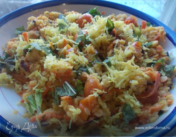 Салат из красной чечевицы с овощами и зеленью Салат из красной чечевицы с овощами и зеленью