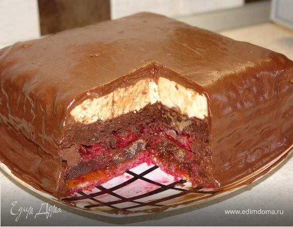 Шоколадный торт с пьяной вишней