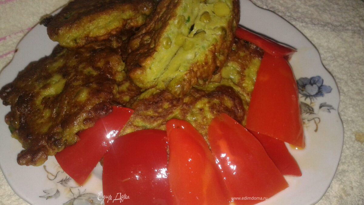 Весенние оладьи с горошком и зелёным луком