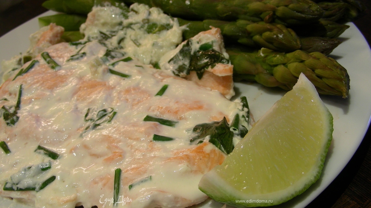Лосось в базиликово-лаймовом соусе