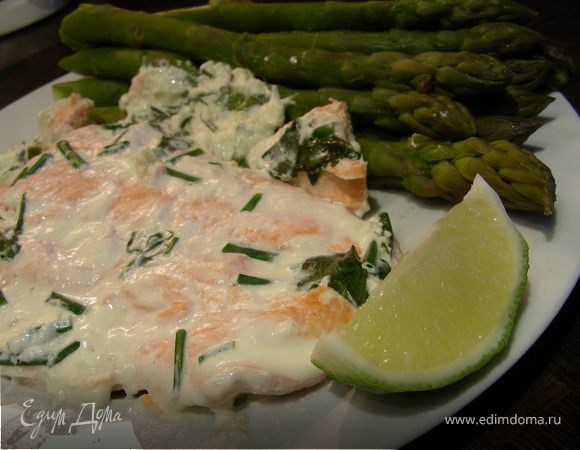 Лосось в базиликово-лаймовом соусе