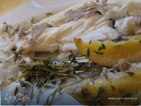 Сибас в панцире из соли с лимоном, чесноком и чабрецом