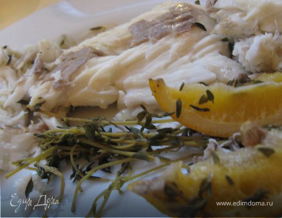 Сибас в панцире из соли с лимоном, чесноком и чабрецом