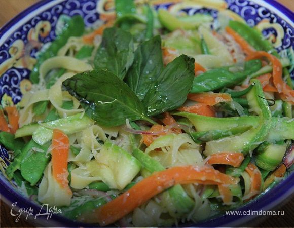 Тальолини с весенними овощами и базиликом Тальолини с весенними овощами и базиликом