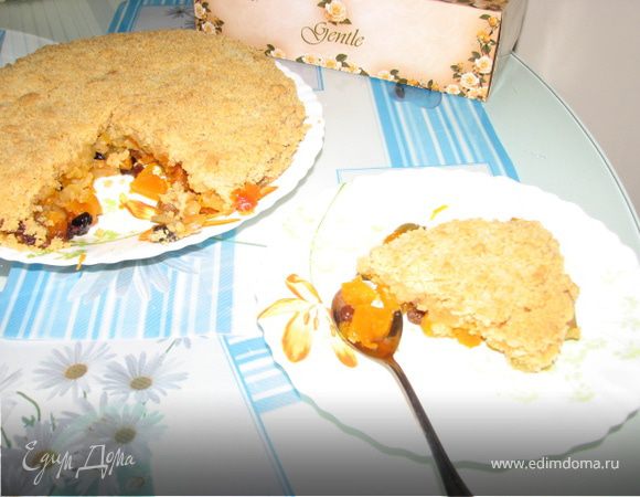 Пирог-десерт с тыквой, яблоками и изюмом