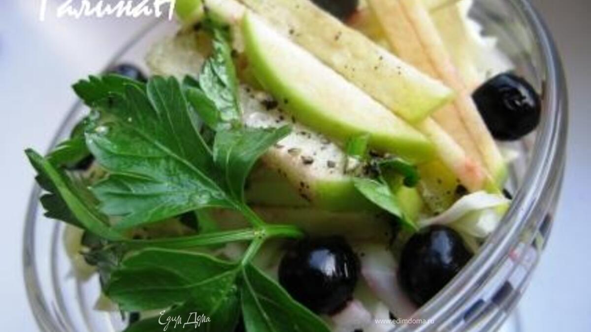 Салат с белокочанной капустой и черной смородиной