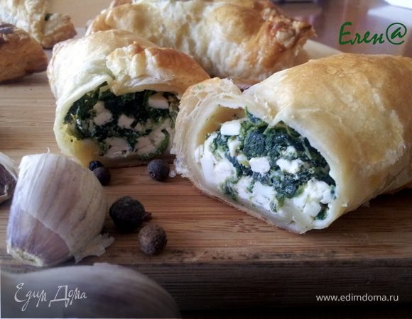 Греческие  круассаны с брынзой и шпинатом