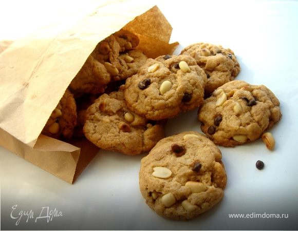 Печенье с арахисовым маслом, арахисом и шоколадными каплями Печенье с арахисовым маслом, арахисом и шоколадными каплями