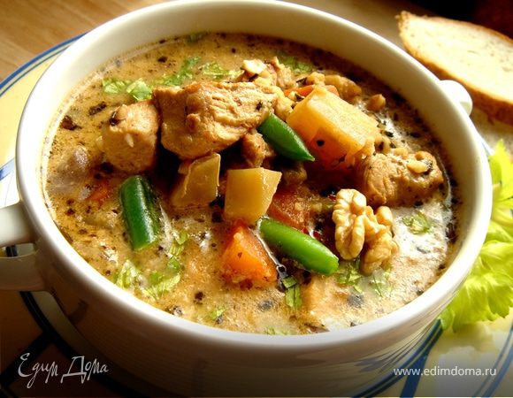 Суп из индейки с фасолью и грецкими орехами Суп из индейки с фасолью и грецкими орехами