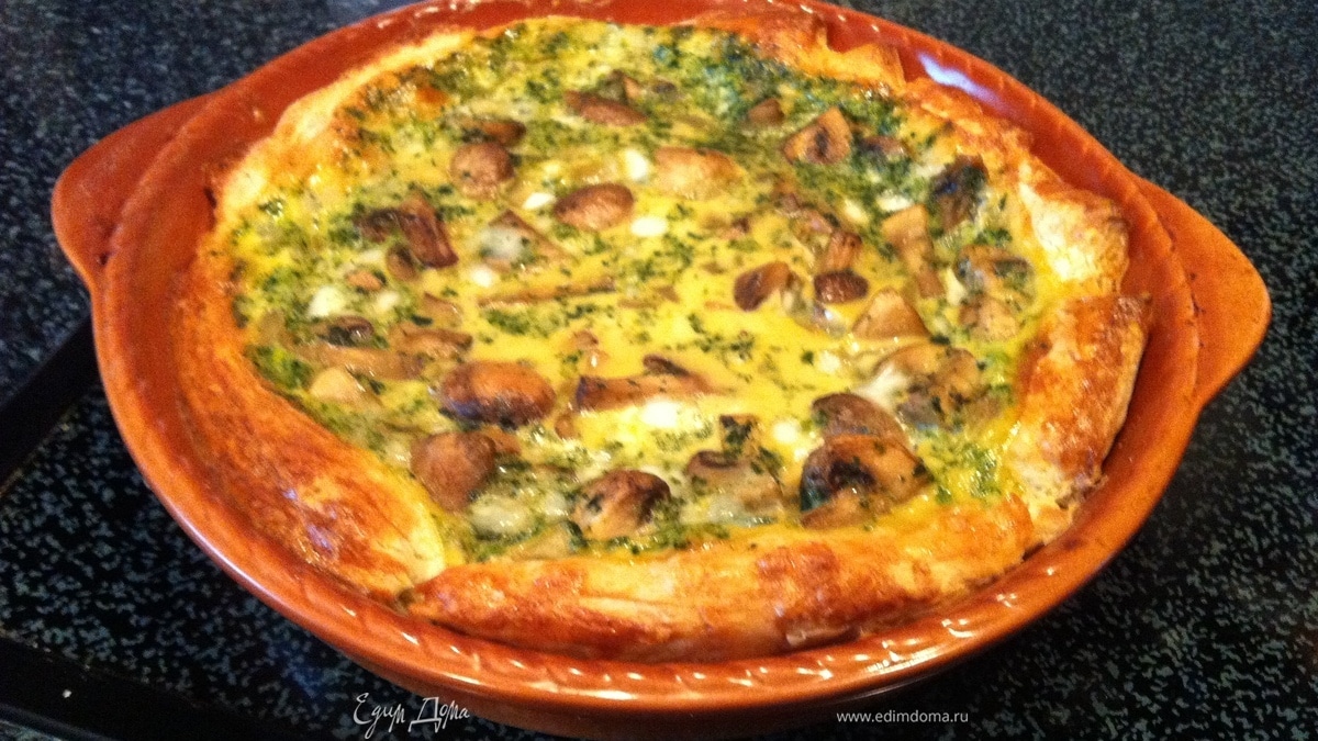 Открытый пирог с грибами и шпинатом