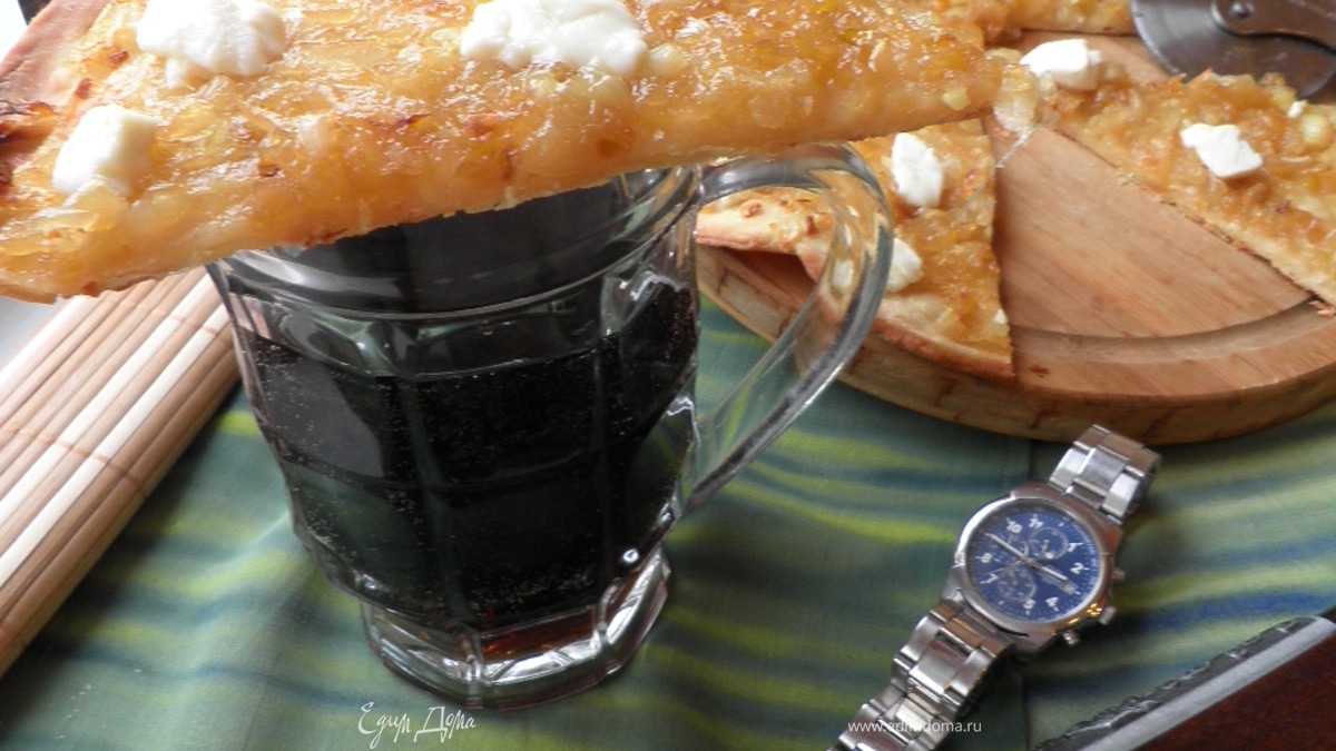 Пицца с карамелизованным луком и фетой