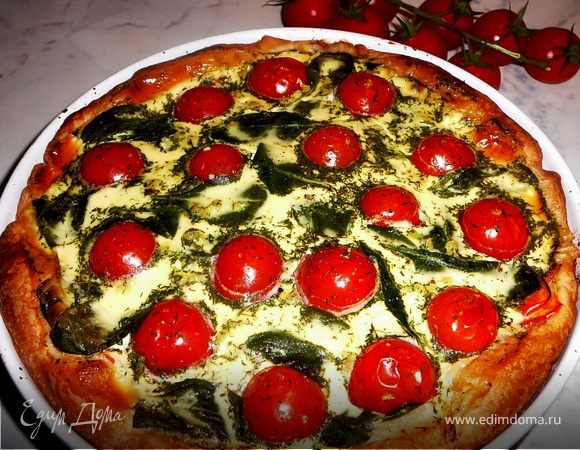 Летний пирог с помидорами-черри, болгарским перцем и шпинатом Летний пирог с помидорами-черри, болгарским перцем и шпинатом