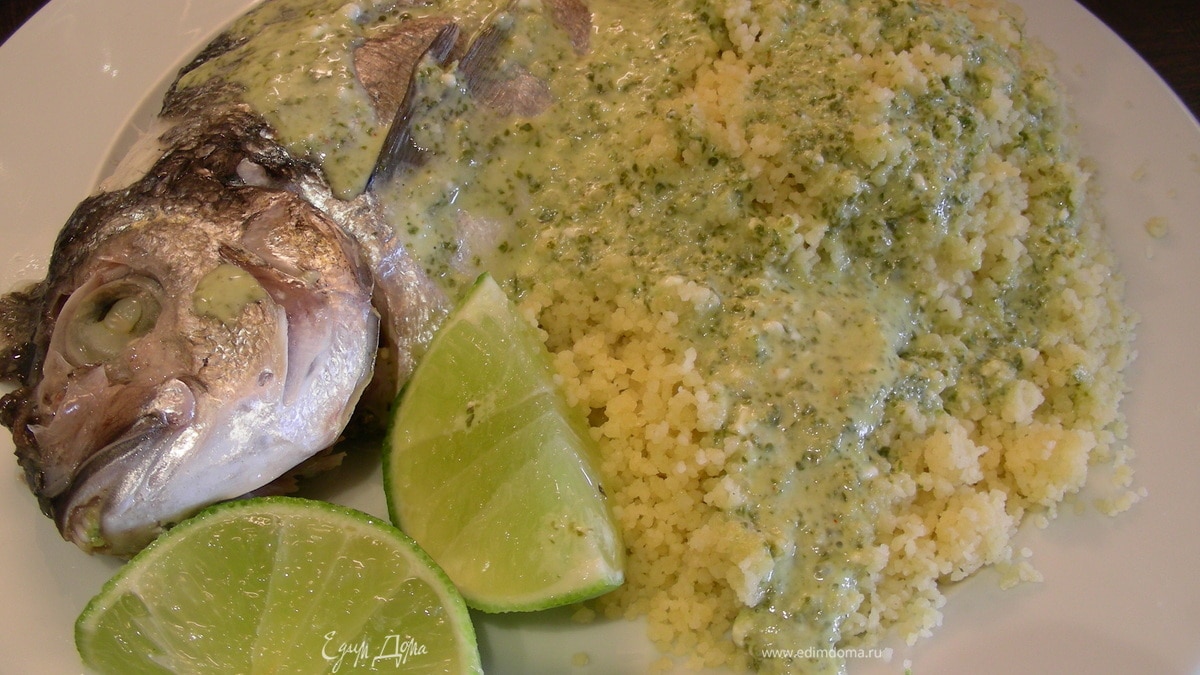 Рыба с соусом из кориандра, лайма и кокосового молока