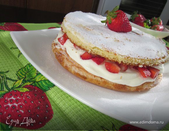 Торт с безе "Клубника со сливками" Торт с безе "Клубника со сливками"