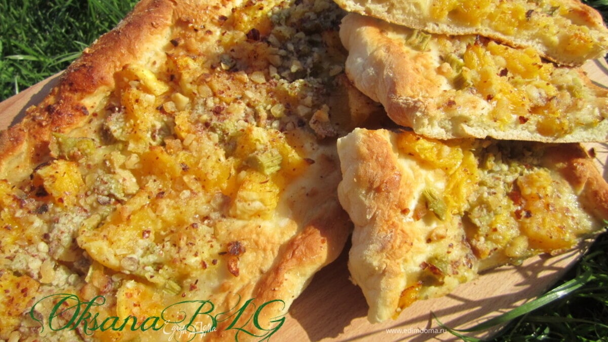 Пицца десертная "Апельсин и ревень"