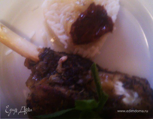 Голяшка ягненка, запеченная в духовке