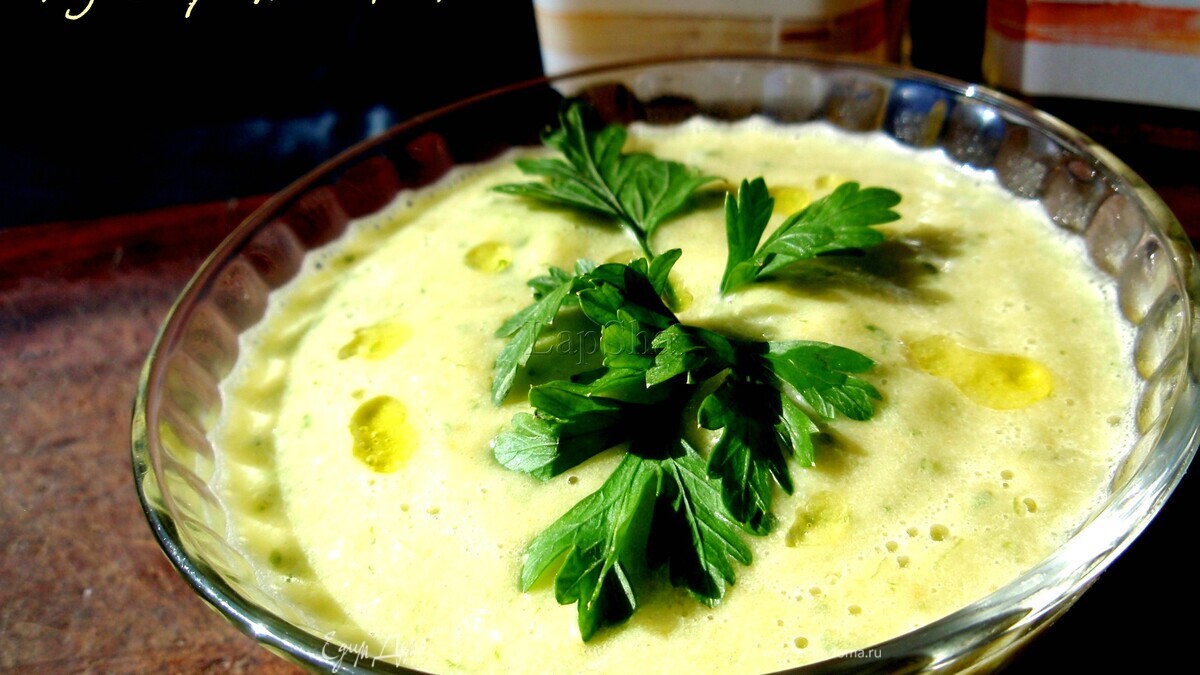 Суп-пюре из петрушки с сыром бри