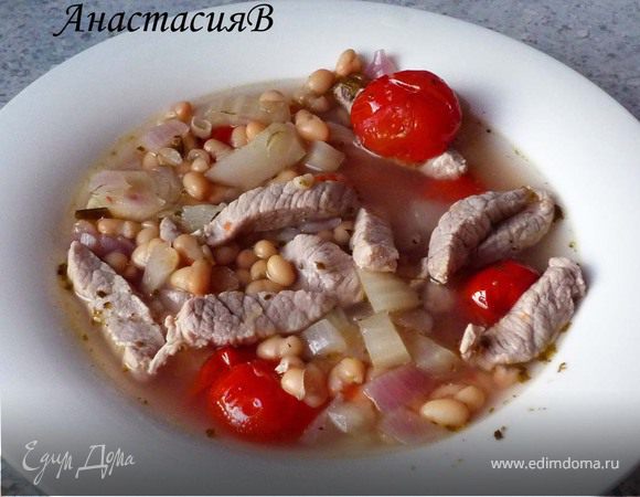 Густой суп из свиного шницеля с фасолью и фенхелем