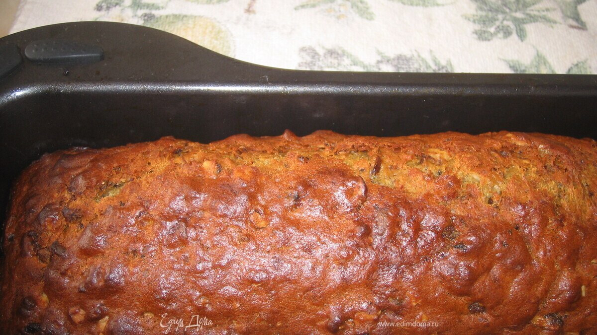 Хлеб с финиками и орехами