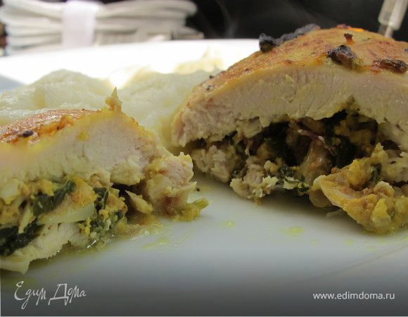Куриное филе с творогом, шпинатом и карри