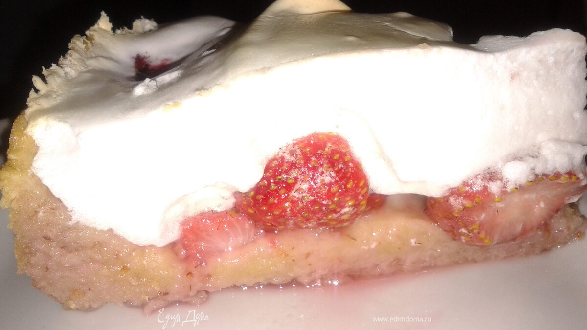 Пирог с клубникой / румынский вариант/