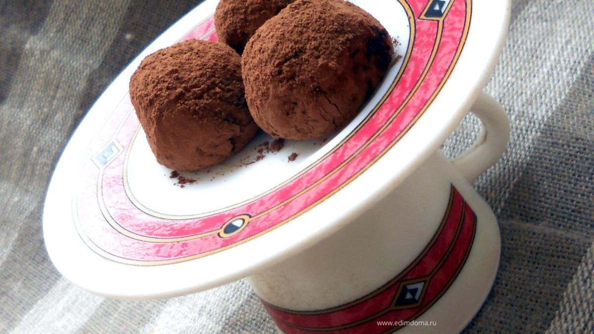 Шоколадные конфеты с пралине из кешью