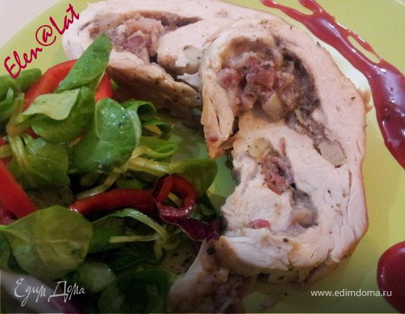 Рулет из индейки с начинкой из красной смородины, яблоками и беконом Рулет из индейки с начинкой из красной смородины, яблоками и беконом