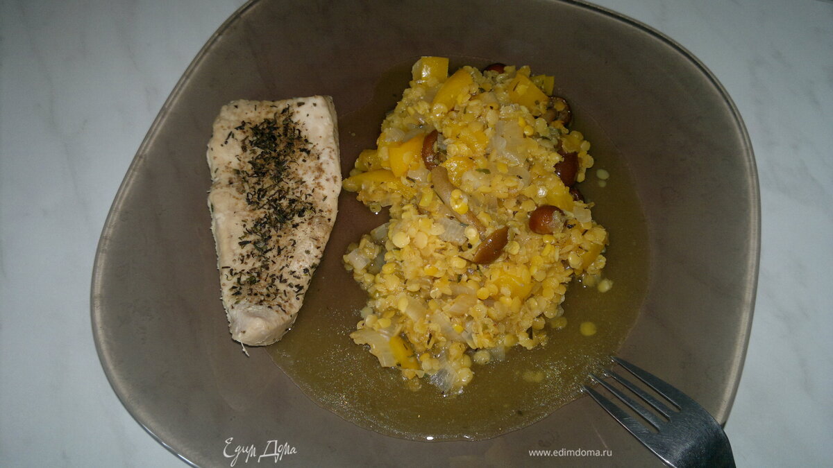 Запеченная грудка индейки вариант номер 2, чечевица с опятами и перцем