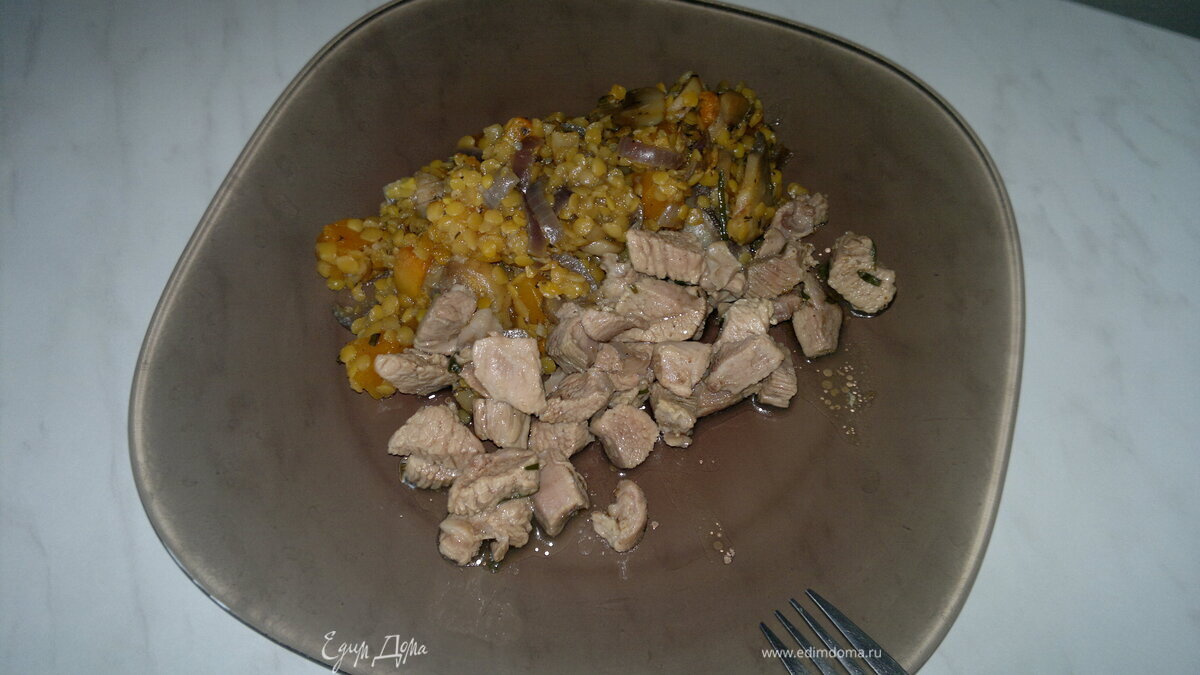 Бедро индейки с эстрагоном и кориандром, чечевица с шампиньонами и тыквой