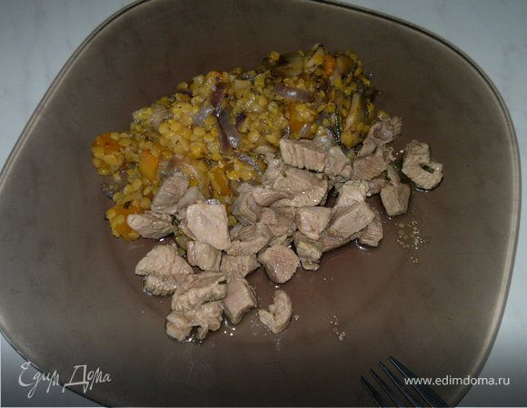 Бедро индейки с эстрагоном и кориандром, чечевица с шампиньонами и тыквой Бедро индейки с эстрагоном и кориандром, чечевица с шампиньонами и тыквой