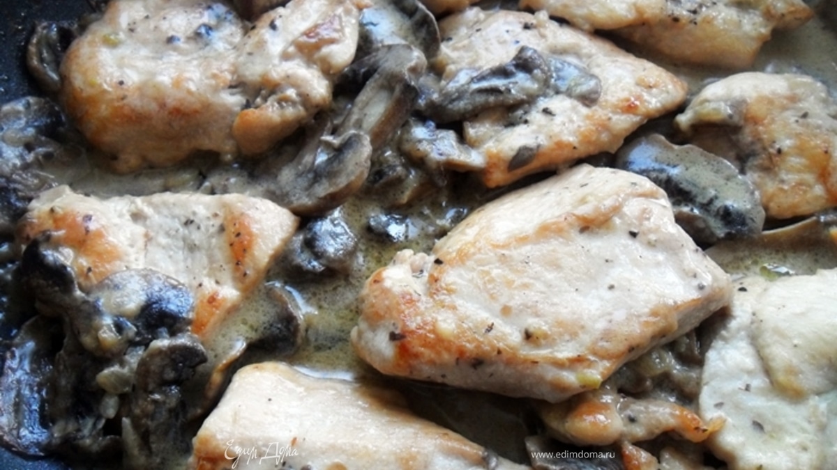 Нежнейшее куриное филе в сливочно-грибном соусе