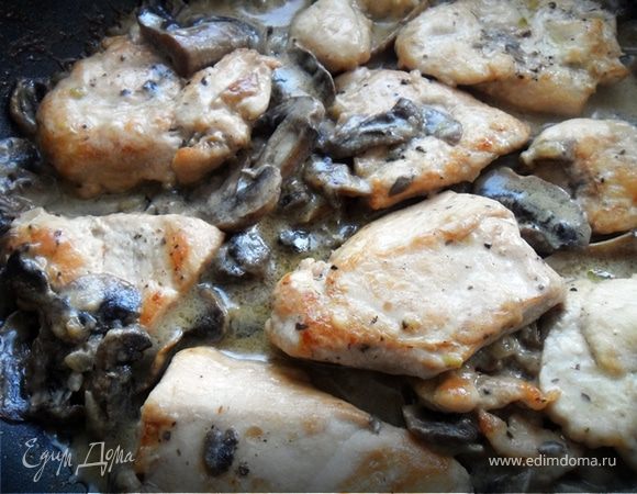 Нежнейшее куриное филе в сливочно-грибном соусе Нежнейшее куриное филе в сливочно-грибном соусе