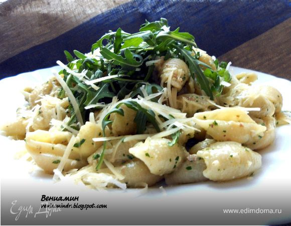 Паста с "песто" из руколы и грецких орехов