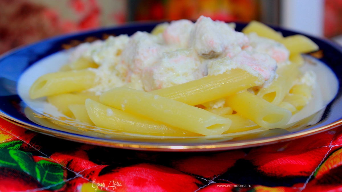 Паста с семгой в сливочно-сырном соусе