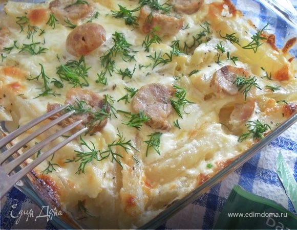 Картофель, запеченный с говядиной под сырно-сметанным соусом