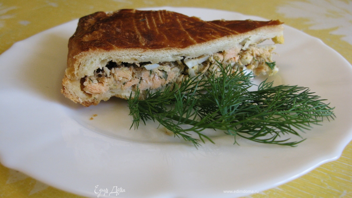Рыбный слоеный пирог