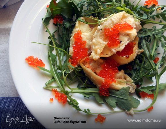 Паста "ракушки" с муссом из семги, маскарпоне, руколы и красной икрой