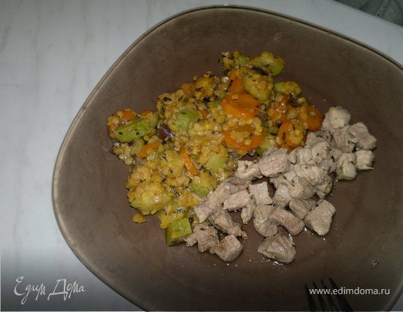 Чечевица с овощами и свиная лопатка