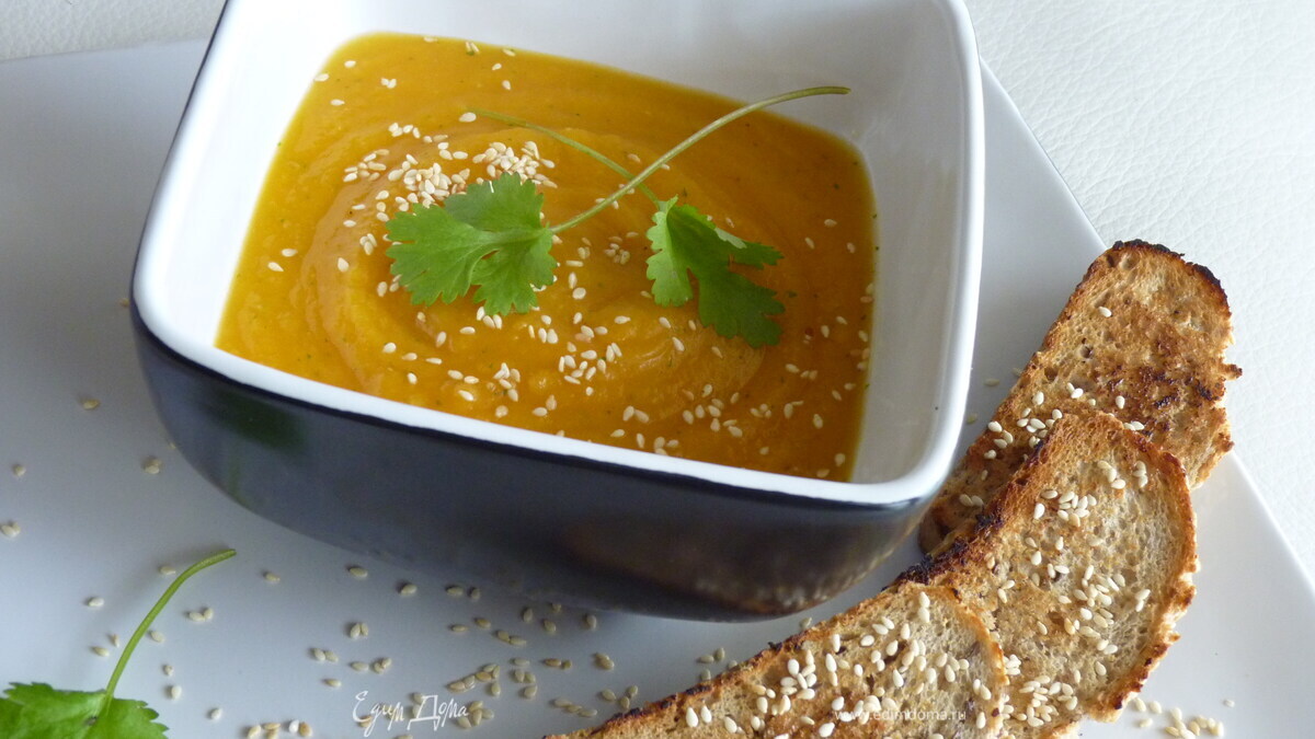 Суп из тыквы, кунжута и имбиря