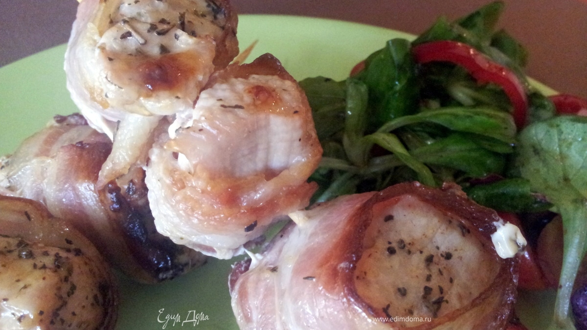 Шашлычки из индейки с базиликом и беконом