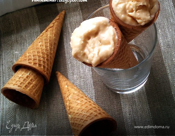 Мягкое мороженое с кленовым сиропом Мягкое мороженое с кленовым сиропом