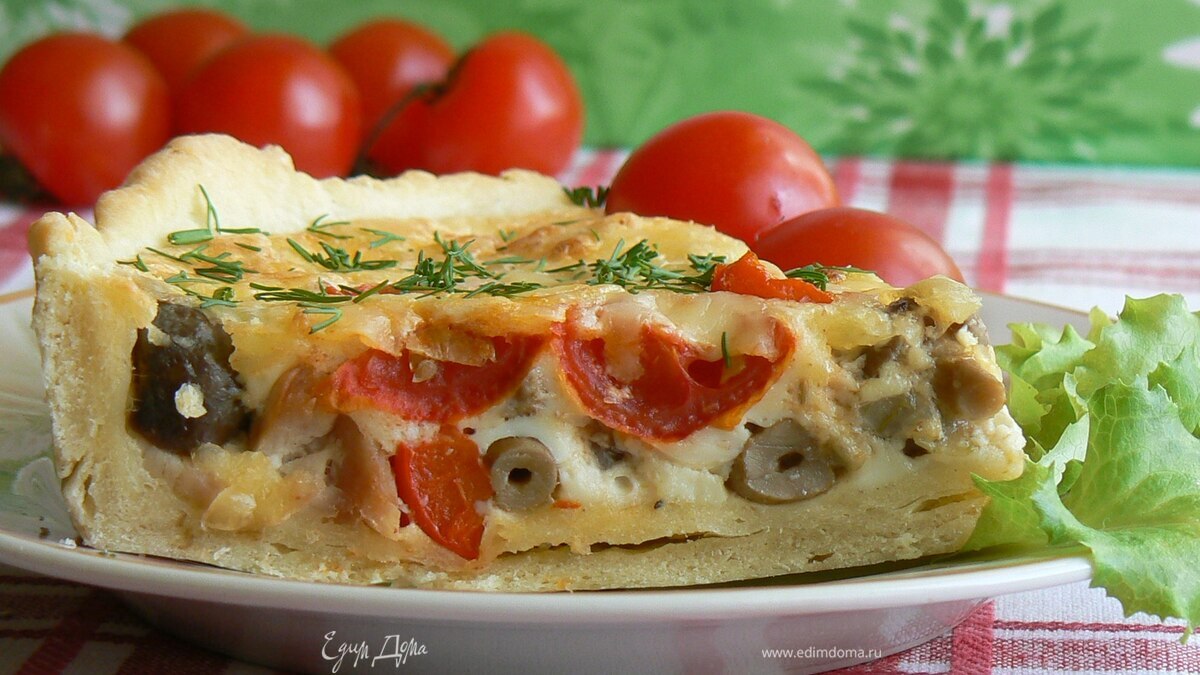 Киш с копченой курицей и грибами