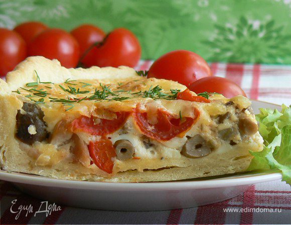 Киш с копченой курицей и грибами