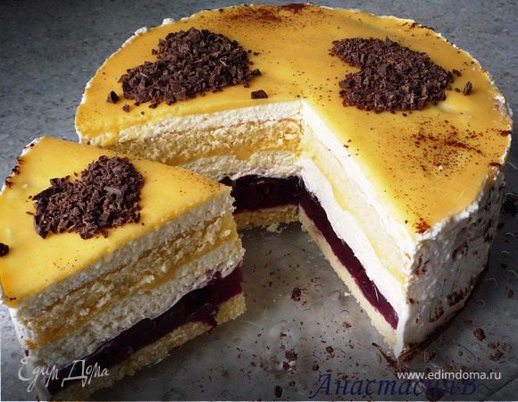 Сметанный торт с вишней и яичным ликером